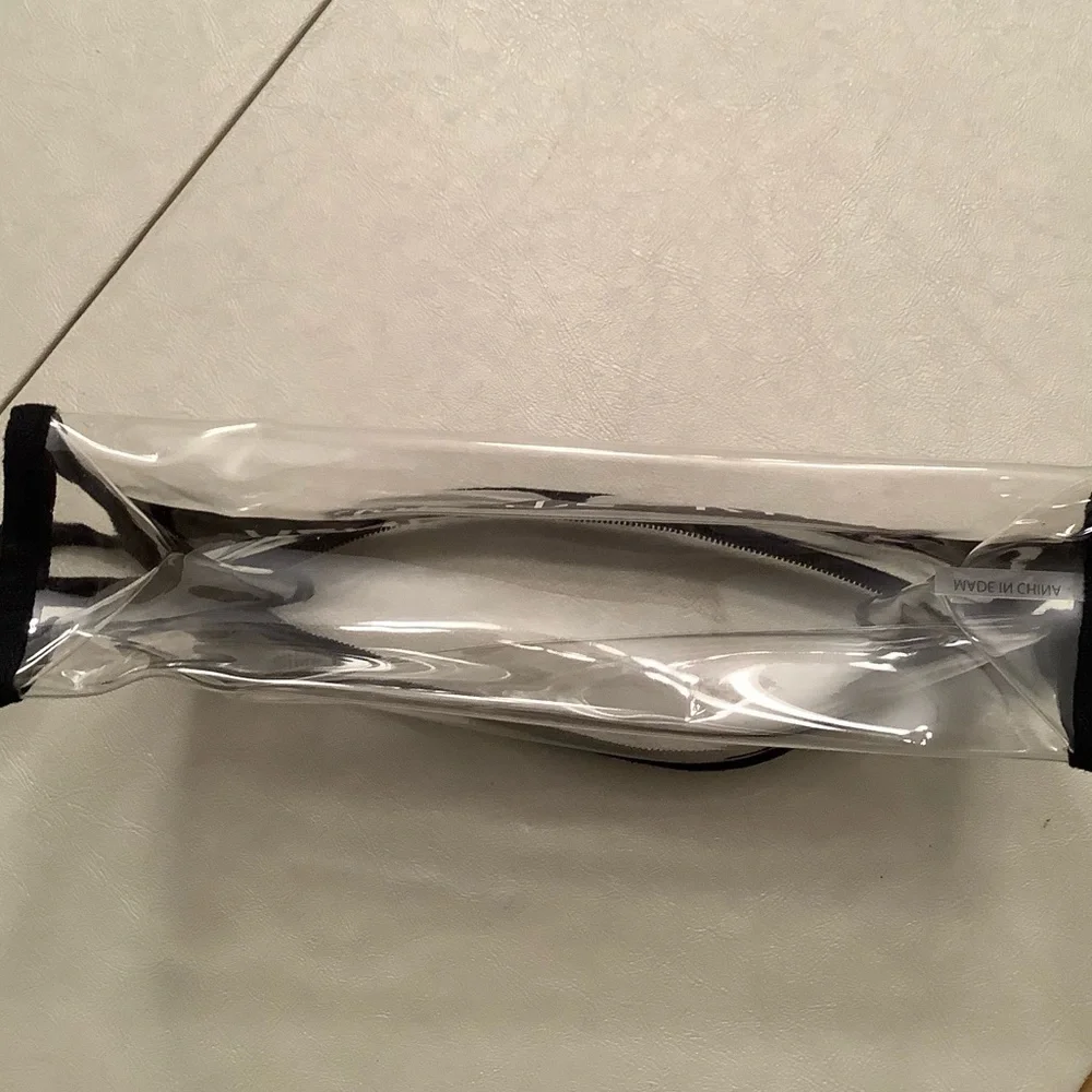 NWOT GREAT KENDALL & KYLIE CLEAR MAKEUP BAG 9.5 x 5.5 x 2.5